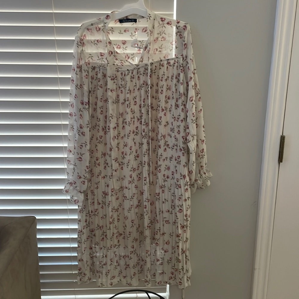 Simplee Ditsy floral print tie neck belted pleated dress